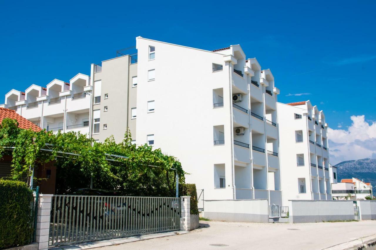 Apartment Quarko Kaštela Eksteriør billede